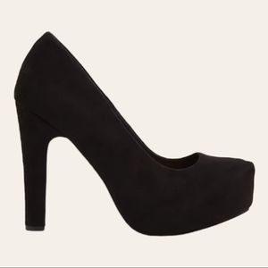 TORRID || BLACK FAUX SUEDE PLATFORM PUMP || 10.5W
